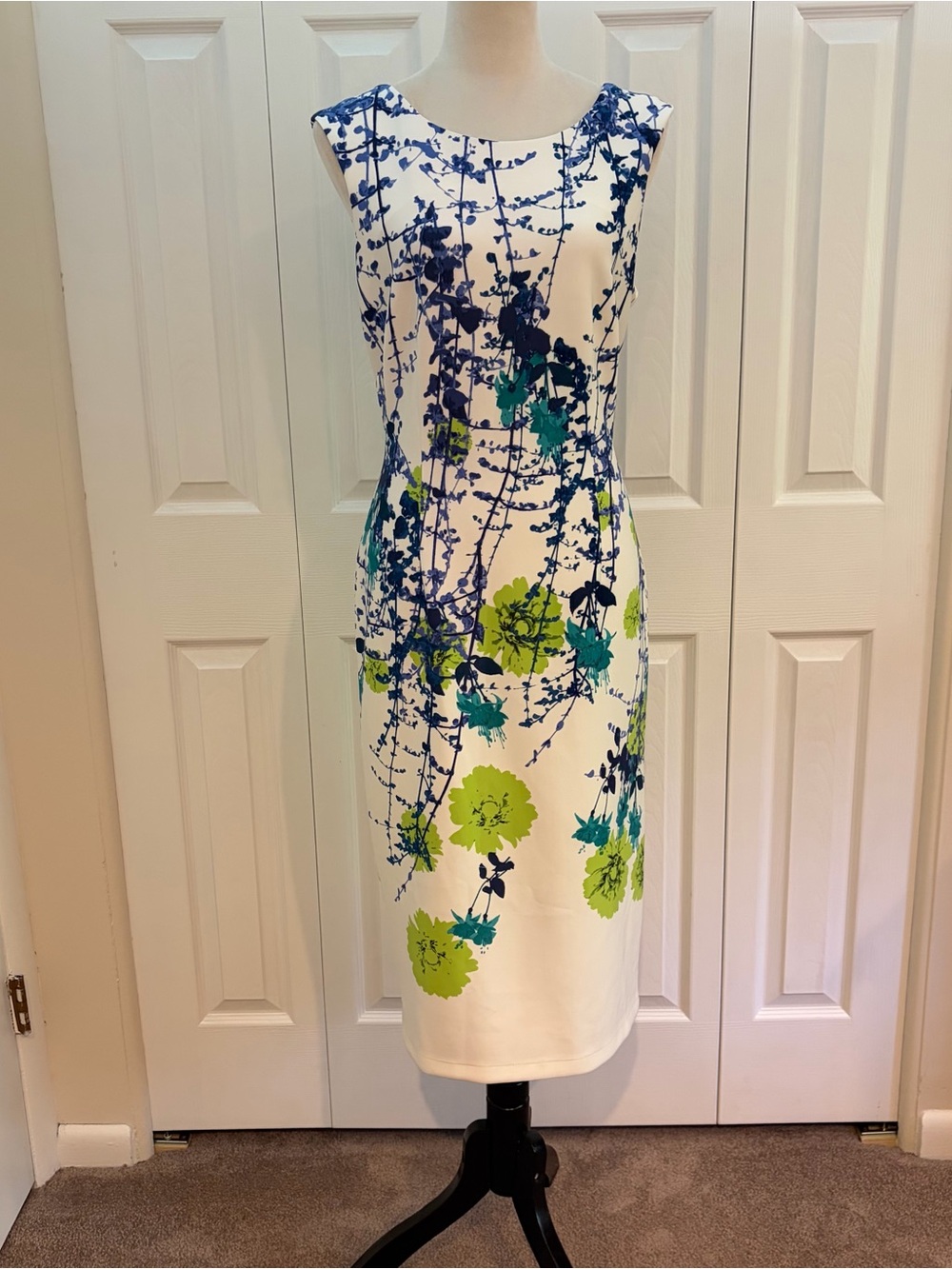 Julian Taylor Sz12 Floral Sheath Dress in White with Blue & Green Print